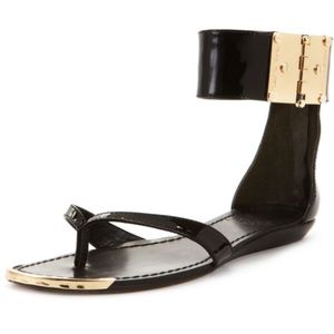 Vince Camuto Kastern flip-flops in black, size 8.5